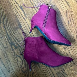 ✨NEW✨ Catherine Malandrino Burgundy Keyhole Booties